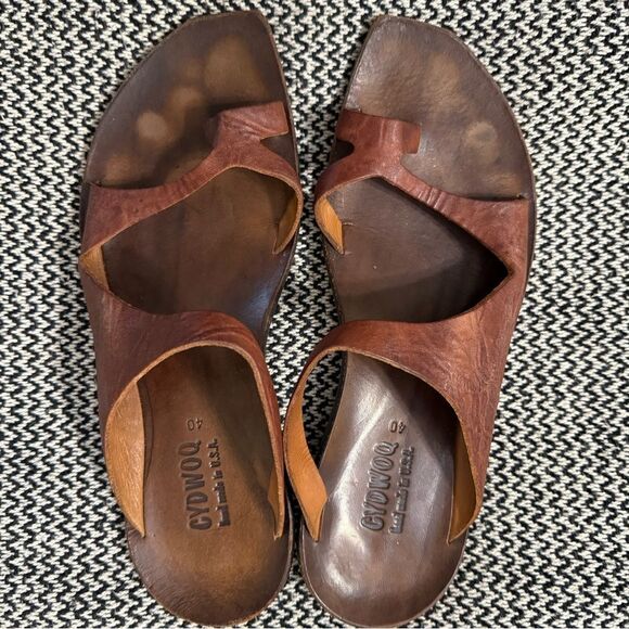 Cydwoq Key Sandals - Picture 2 of 8